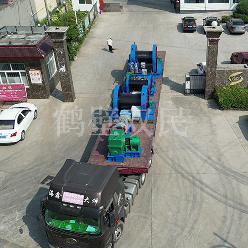 鑿井絞車發(fā)貨：雙筒25噸鑿井絞車！